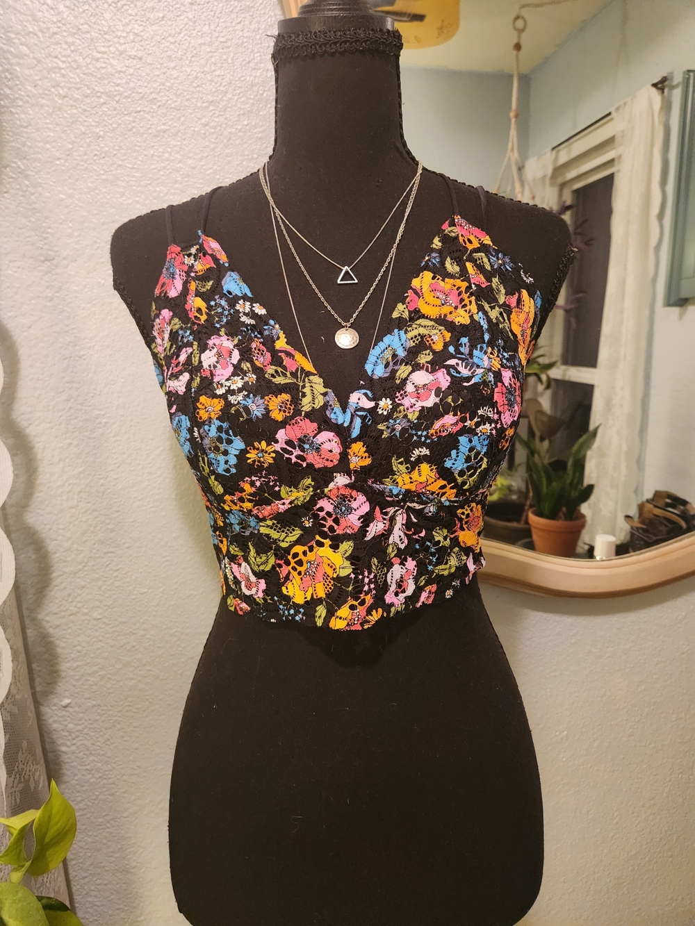 Victoria's Secret-Floral Lace-Trim Cropped Cami Top